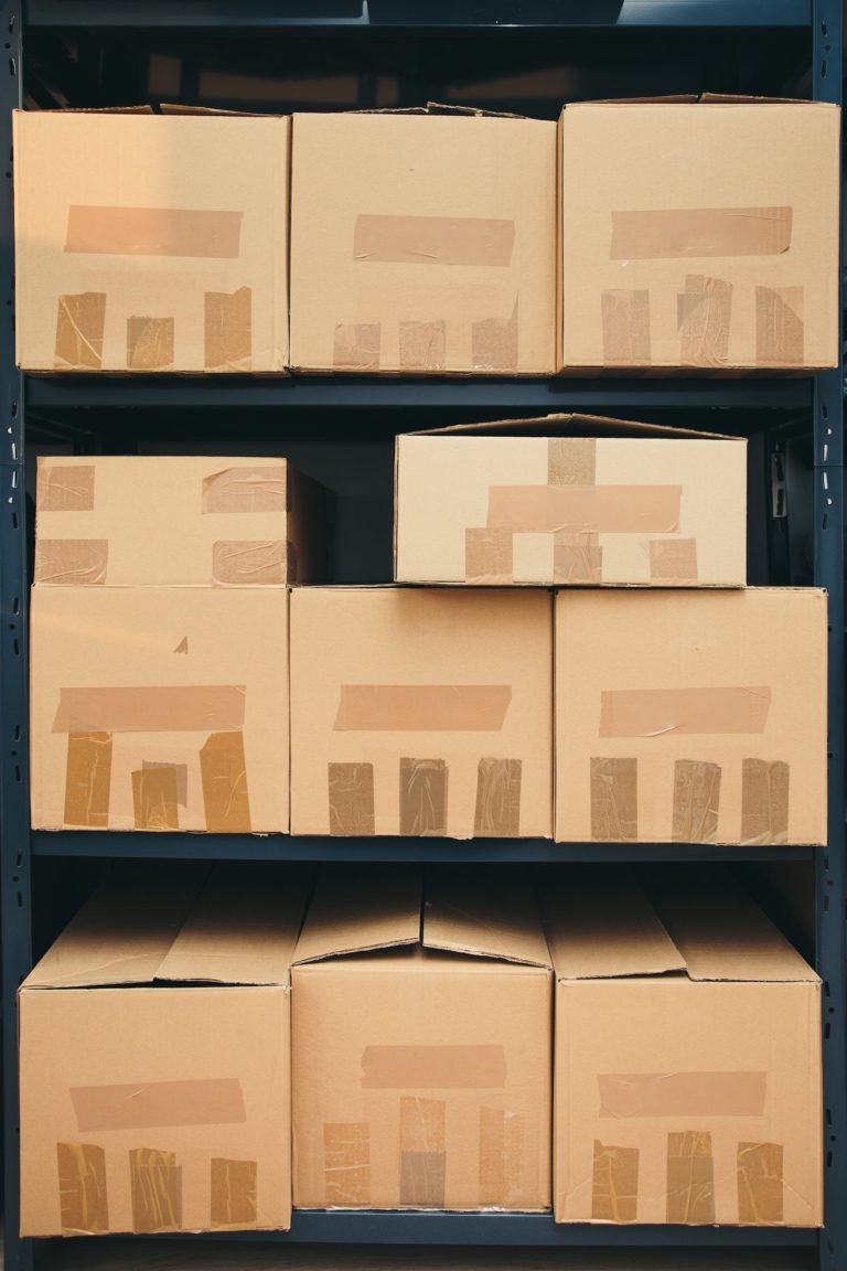 Cartons dans un garde-meubles