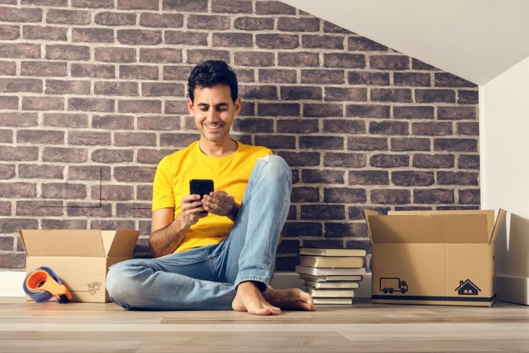 Stockage temporaire des affaires d'un étudiant dans un box, un garde-meubles